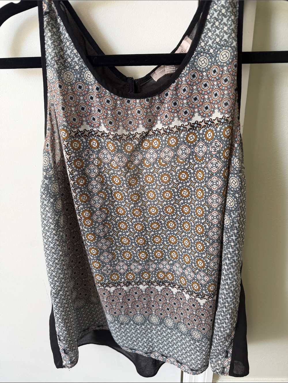 Forever 21 Printed Sleeveless Camisole - Gray, Black & Gold Accents